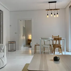 Luminoso En El Centro De Apartamento